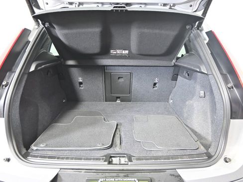 Used 2024 Volvo XC40 B5 Plus AWD/4WD image 16