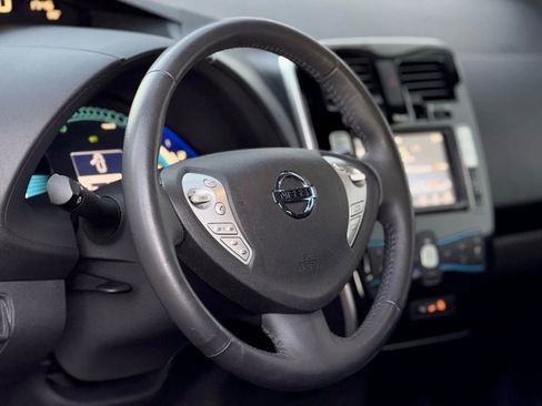 Used 2017 Nissan Leaf SV image 13