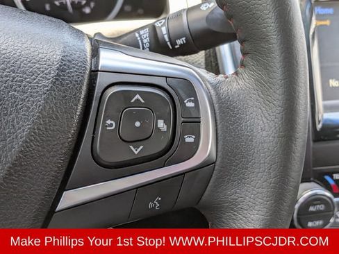 Used 2016 Toyota Camry SE FWD image 23