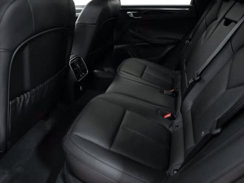 Certified 2026 Porsche Macan AWD/4WD image 36