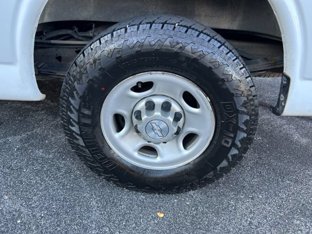 Used 2018 Chevrolet Express 2500 w/ Driver Convenience Package RWD image 38
