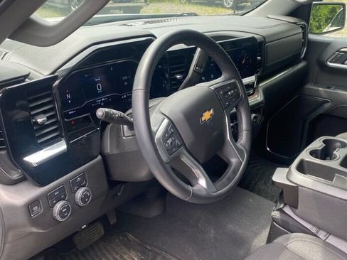Used 2023 Chevrolet Silverado 1500 LT AWD/4WD image 6
