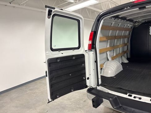 Used 2024 Chevrolet Express 2500 Work Van w/ Driver Convenience Package image 18