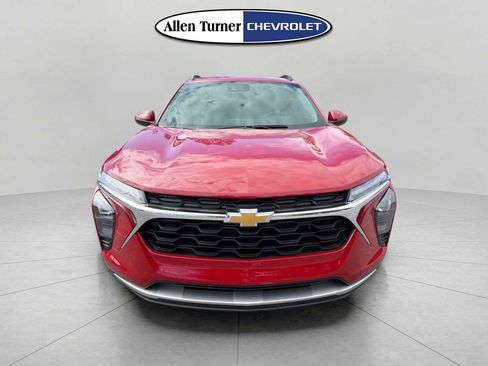 New 2026 Chevrolet Trax LT w/ Driver Confidence Package FWD image 2