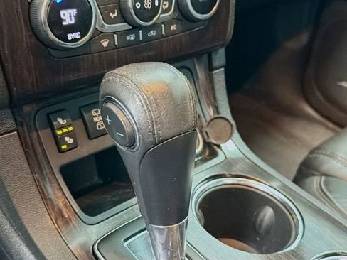 Used 2017 Chevrolet Traverse LT image 13