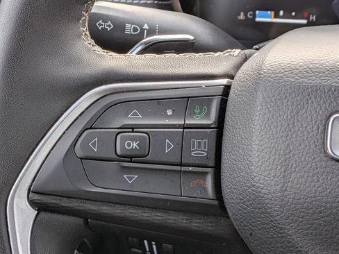 Used 2024 Jeep Grand Cherokee Altitude AWD/4WD image 12