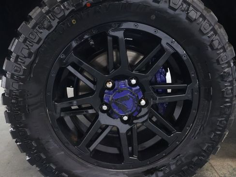 Used 2018 Toyota Tundra SR5 w/ TRD Off Road Package AWD/4WD image 28