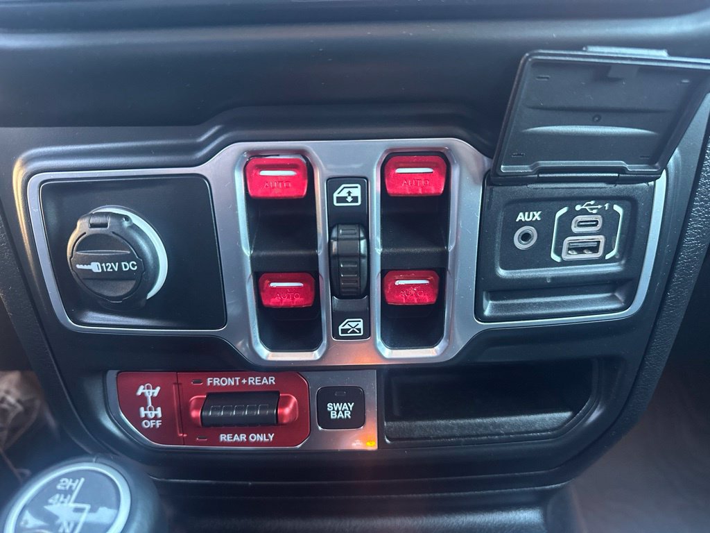 Used 2018 Jeep Wrangler Unlimited Rubicon w/ LED Lighting Group AWD/4WD image 24
