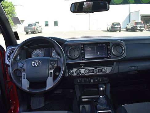 Used 2020 Toyota Tacoma TRD Sport w/ Technology Package AWD/4WD image 32
