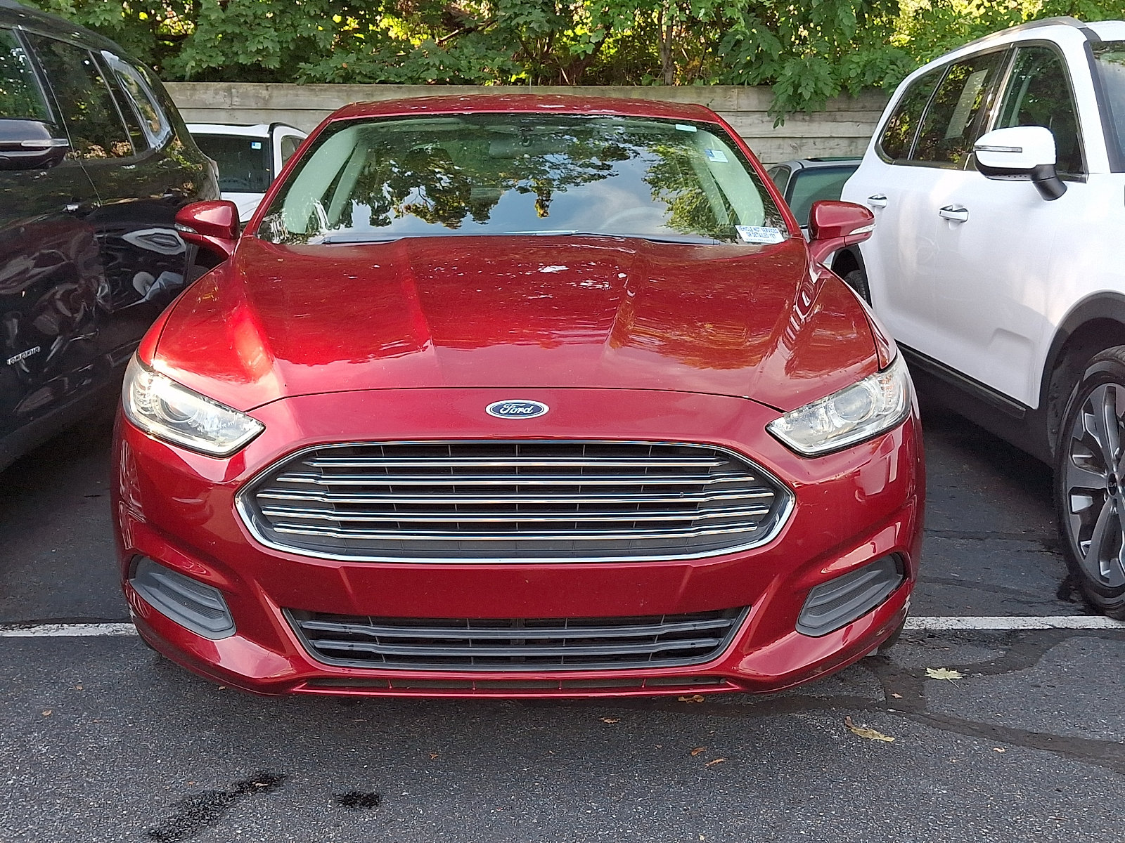 Used 2016 Ford Fusion SE FWD image 2