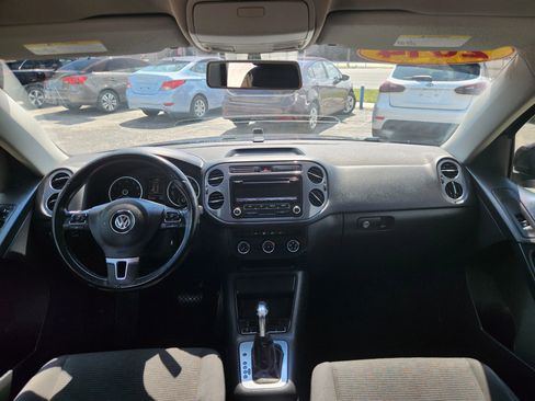 Used 2014 Volkswagen Tiguan S image 15