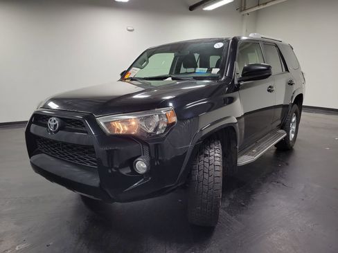 Used 2018 Toyota 4Runner SR5 image 4