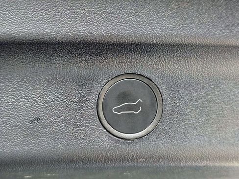 Used 2023 Tesla Model Y Long Range AWD/4WD image 30
