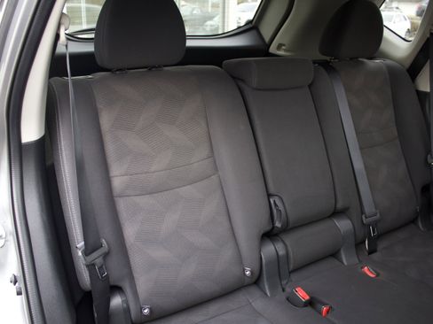 Used 2016 Nissan Rogue SV image 32