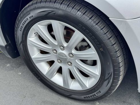 Used 2011 Chrysler 200 Touring FWD image 18