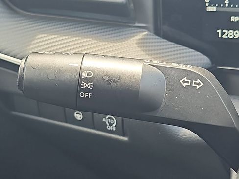 Used 2025 Nissan Kicks SR FWD image 29
