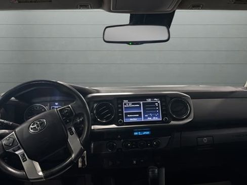 Used 2021 Toyota Tacoma SR5 w/ Trail Edition image 9