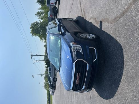 Used 2022 GMC Terrain SLE w/ Driver Convenience Package FWD image 5