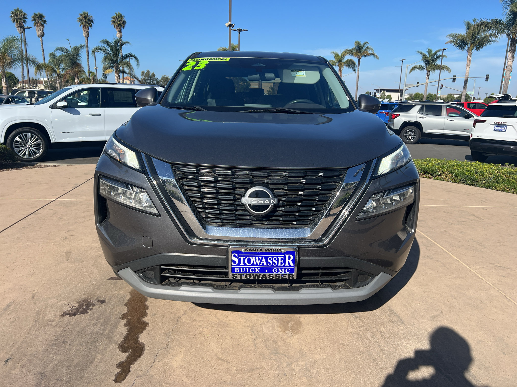 Used 2023 Nissan Rogue SV FWD image 2