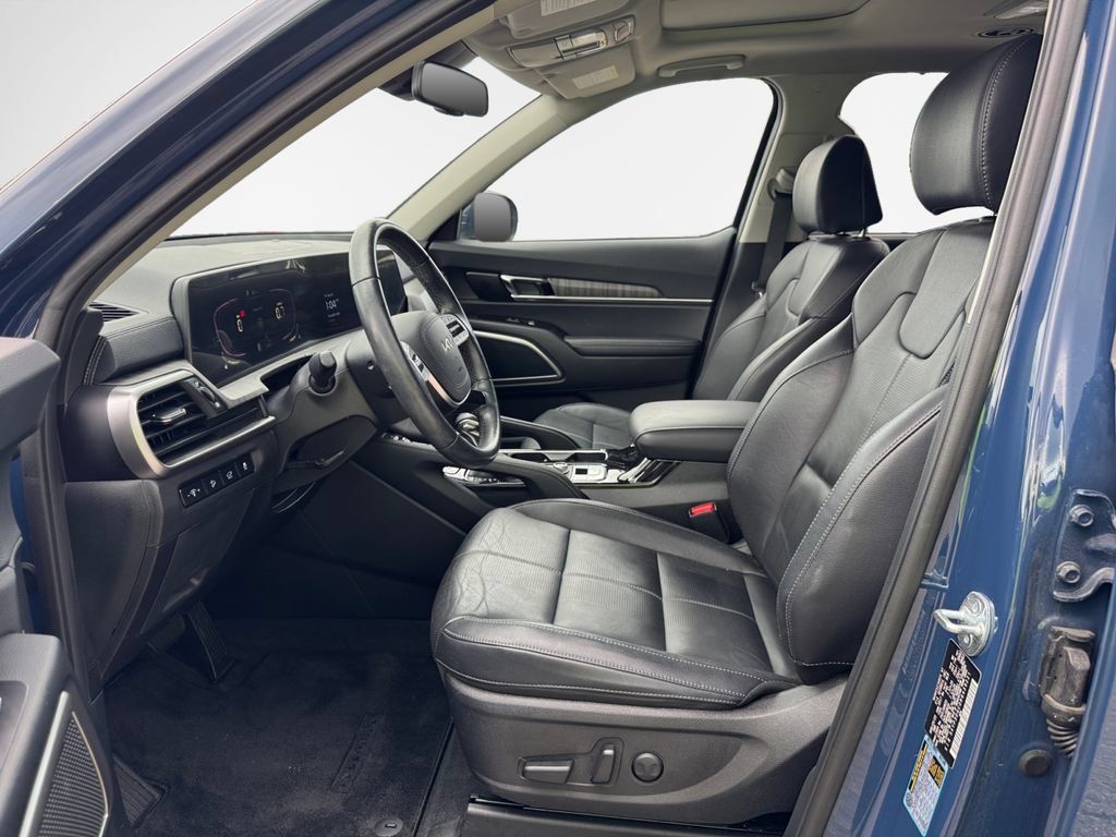 Used 2024 Kia Telluride EX w/ EX Captain's Chair Package AWD/4WD image 12
