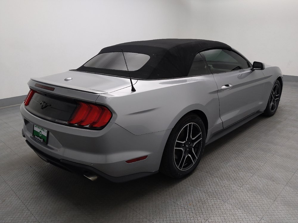 Used 2022 Ford Mustang Premium RWD image 9