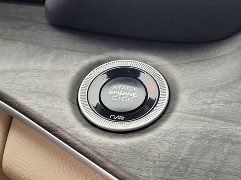 Used 2024 Jeep Grand Cherokee Limited image 19