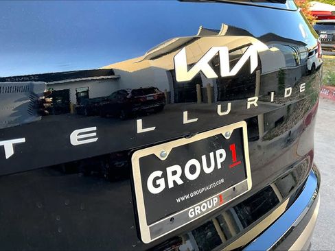 Certified 2025 Kia Telluride S FWD image 10