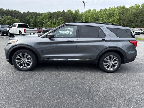 Used 2022 Ford Explorer XLT w/ Equipment Group 202A AWD/4WD image 4