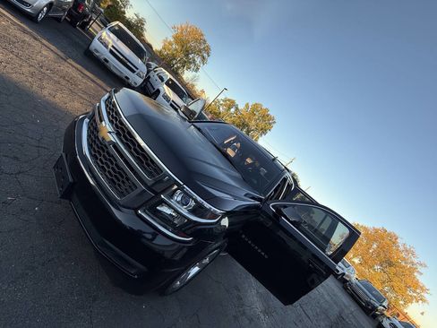 Used 2015 Chevrolet Suburban LT image 7