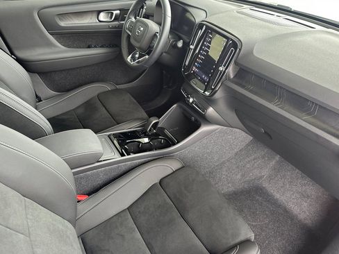 Used 2024 Volvo XC40 Recharge Ultimate w/ Protection Package Premier RWD image 17