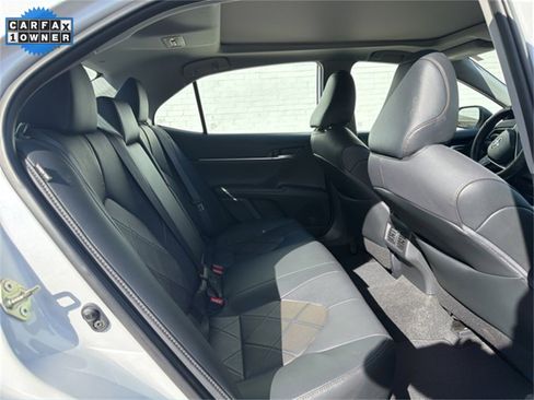 Used 2019 Toyota Camry XLE image 11