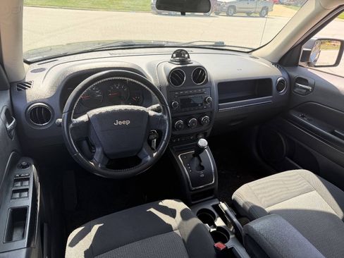 Used 2010 Jeep Patriot Latitude FWD image 9