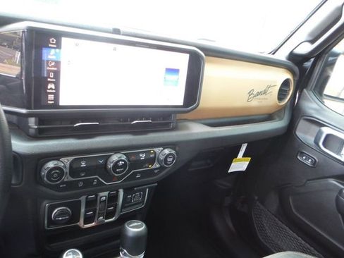 Used 2025 Jeep Gladiator Sport AWD/4WD image 41