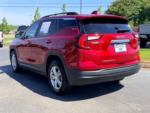Used 2022 GMC Terrain SLE w/ Driver Convenience Package FWD image 7