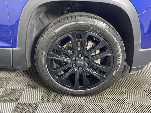 Used 2023 GMC Acadia SLE w/ Driver Convenience Package image 7