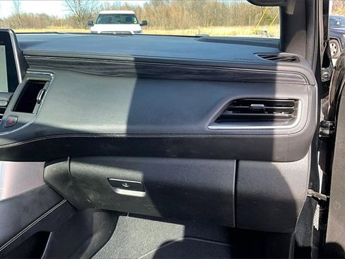 Used 2022 GMC Yukon XL SLT w/ SLT Premium Package image 27