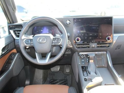 Certified 2025 Lexus GX 550 w/ Accessory Package (Z1) image 14