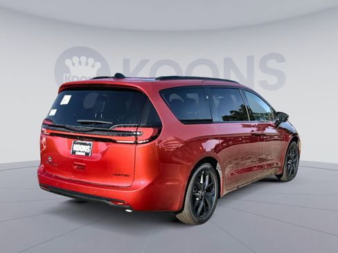 New 2026 Chrysler Pacifica Limited w/ S Appearance Package image 7