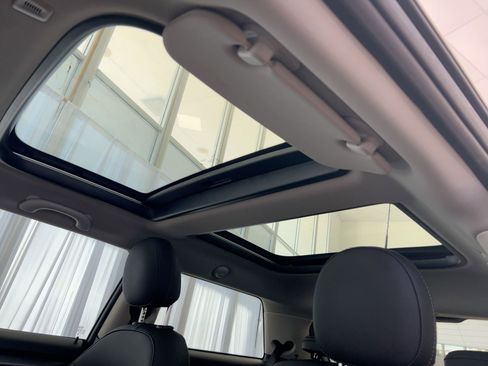 Used 2024 MINI Cooper 2-Door Hardtop image 15