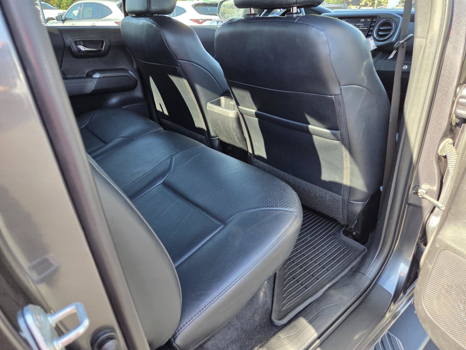 Used 2021 Toyota Tacoma TRD Off-Road w/ TRD Premium Off Road Package AWD/4WD image 19
