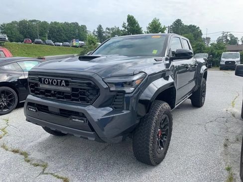 Used 2025 Toyota Tacoma TRD Pro AWD/4WD image 4