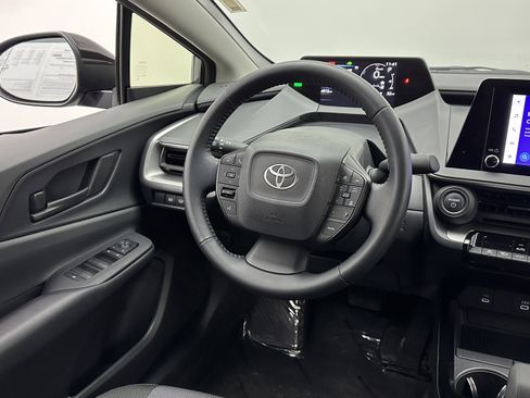 Used 2025 Toyota Prius LE image 22