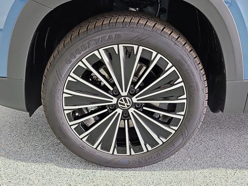 New 2026 Volkswagen Taos SE FWD image 11