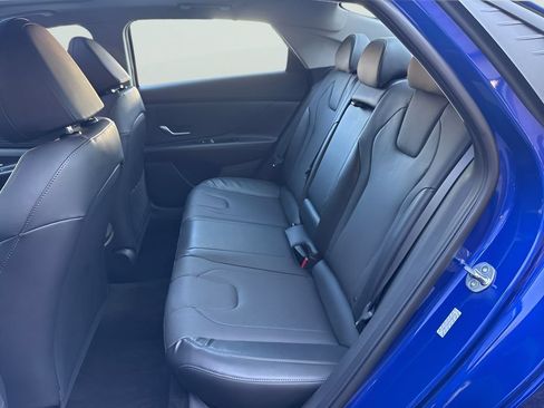 Used 2023 Hyundai Elantra Limited FWD image 9