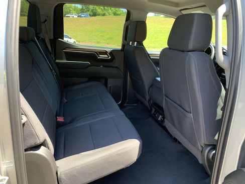 Used 2025 Chevrolet Silverado 1500 LT AWD/4WD image 36
