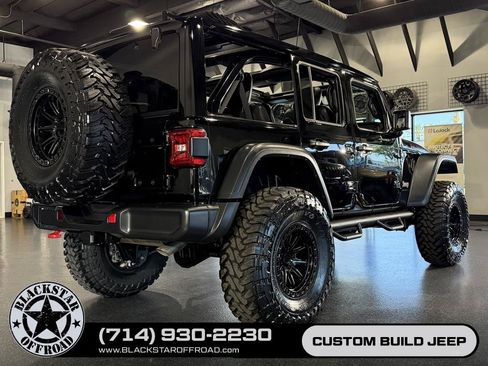 Used 2025 Jeep Wrangler Unlimited Rubicon w/ Convenience Group AWD/4WD image 20