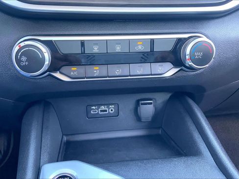 Used 2025 Nissan Altima 2.5 SV image 32