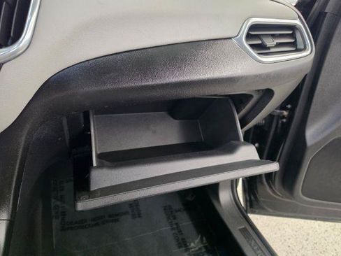 Used 2019 Chevrolet Equinox LS FWD image 22