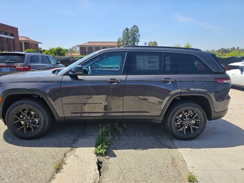 New 2026 Jeep Grand Cherokee Altitude RWD image 4