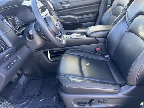 Used 2022 Nissan Pathfinder SL w/ SL Black Package image 22